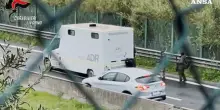 "Hanno lanciato una bomba, stiamo tremando": la telefonata al 112 durante l'assalto sull'Aurelia