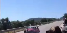 Auto va in testacoda e si schianta vicino al pubblico: paura alla Coppa Selva di Fasano