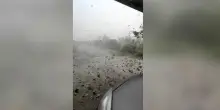 Tempesta di grandine a Tolosa, i chicchi imbiancano il terreno
