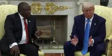Trump parla di genocidio dei bianchi in Sudafrica e insulta i media: "Non ne parlano, sono idioti"