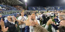 L’amaro addio di Reina: chiude la carriera con un rosso ma riceve la standing ovation di tutti