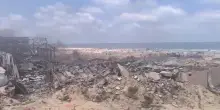 Distruzione e disperazione a Gaza: l'assalto ai camion di aiuti tra le case distrutte