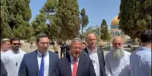 Israele, ministro Ben Gvir sulla Spianata delle Moschee a Gerusalemme prega per la vittoria a Gaza