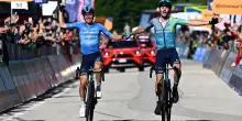 Giro, podio italiano: vince Scaroni su Fortunato e Pellizzari. Del Toro crolla ma è in Rosa