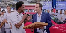 Stellantis, Antonio Filosa durante la visita a uno stabilimento in Brasile
