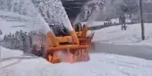 Quando finisce l'inverno: via la neve, riapre al traffico il Colle del Piccolo San Bernardo