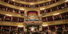 La Scala rispolvera il suo dress code: chi arriva vestito male resta fuori. E senza rimborso