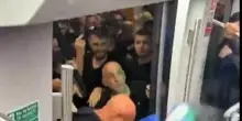 Inter-Psg a Monaco di Baviera, lanci di pietre e pugni tra tifosi. Metro ripartite dopo gli scontri