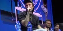 Milano, Fedez contro Sala dal palco di Forza Italia: "Non si può ricandidare, ottima notizia"