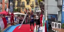 Maratona Valle Intrasca, l'arrivo in piazza a Intra dei vincitori Brambilla e Minoggio
