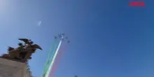 Festa della Repubblica, le Frecce Tricolori sorvolano l'Altare della patria