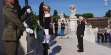 Festa della Repubblica, Mattarella depone una corona all'Altare della Patria