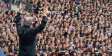 Riccardo Muti dirige un coro di 3000 persone: “La vostra missione è la bellezza”