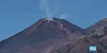 Etna, il vulcano cambia il suo profilo: il cratere collassato ripreso dal drone