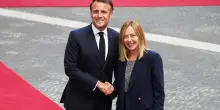 Meloni riceve Macron a Palazzo Chigi: via al bilaterale tra Italia e Francia