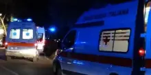 Incendio in un appartamento a Milano, una donna si lancia dal quinto piano e muore