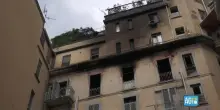 Milano, si lancia dal balcone per sfuggire a un rogo. I vicini: "L'abbiamo sentita gridare aiuto"