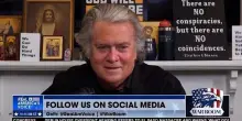 Steve Bannon prende in giro Musk che cerca di ricucire con Trump: "Bro, hai varcato il Rubicone"