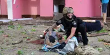 Raid russi, scorre il sangue a Kharkiv. Zelensky: “Terrorismo puro”