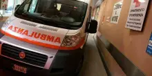 Furgone travolge due ragazzi sulle strisce a Tolentino: morta una 15enne, grave l’amico