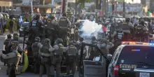 Immigrati, Trump usa l’esercito: a Los Angeles, 2 mila soldati contro le rivolte anti-deportazioni