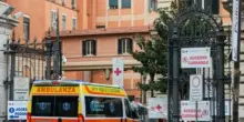 Malore durante una liposuzione in uno studio privato: muore a 46 anni a Roma. Tre indagati