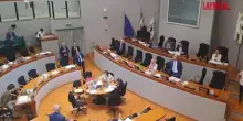 "Chi lo prende in quel posto...": polemiche per la frase omofboa in Consiglio regionale delle Marche