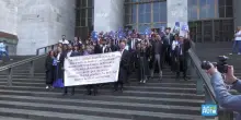 Milano, flash mob dei magistrati contro la riforma Nordio: "Indebolisce giustizia e cittadini"