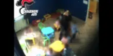 Bimbi strattonati e costretti in castigo: le immagini dell'asilo di Asti