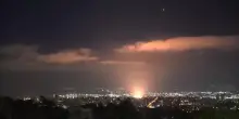 Colpita Haifa nella notte: il video del missile che l'Iron dome non riesce a intercettare