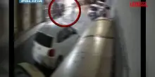 Crotone, 3 denunciati per il violento pestaggio di un 24enne in strada: il video della polizia