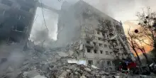 Kiev, bombardamenti russi sulla capitale ucraina. Il sindaco: "Decine di morti"
