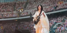 Elisa, prima volta a San Siro tra skaters, liane a led e superospiti: Jovanotti, Giorgia, Cremonini