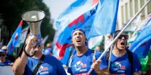 Metalmeccanici, scioperi e cortei in tutta Italia. A Bologna in 10mila bloccano la tangenziale