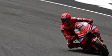 Marc Marquez vince anche la gara sprint del Mugello davanti al fratello Alex, Bagnaia terzo