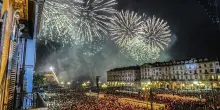 Lo spettacolo dei fuochi per la festa di San Giovanni a Torino