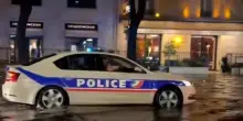 Parigi allagata, una volante della polizia diffonde la colonna sonora di Titanic