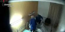 Anziani maltrattati in una casa di cura, le immagini che mostrano gli abusi: tre arresti nel Nisseno