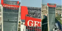Milano, collassa a 192 metri di altezza l’insegna della Torre Generali a CityLife. Evacuata l’area