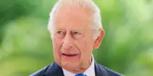Re Carlo vuole Harry, Meghan e i nipoti al suo funerale