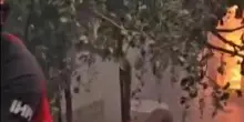 Turchia, rogo devasta la casa di un anziano in sedia a rotelle: l'intervento dei vigili del fuoco