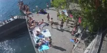 In sessanta sul pontile, poi il crollo: il sindaco di Blevio denuncia i ragazzi