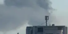 Roma, esplosione in un distributore di benzina: l'alta colonna di fumo nero visibile da chilometri
