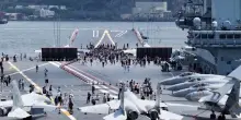 La Cina apre al pubblico il suo colosso del mare Shandong: sulla portaerei 20.000 visitatori