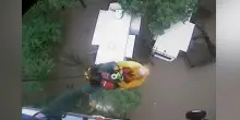 Alluvione in Texas, la guardia costiera salva le persone rifugiate sui tetti: il video in soggettiva