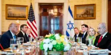Netanyahu a cena alla Casa Bianca, Trump preme per la pace a Gaza. E Bibi lo candida al Nobel