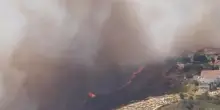 Francia, vasto incendio a Marsiglia: alte colonne di fumo visibili a chilometri di distanza