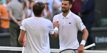 Wimbledon, niente miracolo per Cobolli: Djokovic va in semifinale contro Sinner
