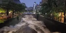 Giappone, violenti nubifragi a Tokyo: in città suononano le sirene d'allarme