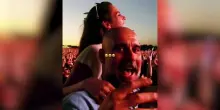Manchester. Pep Guardiola fan degli Oasis: sentite come canta scatenato al concerto